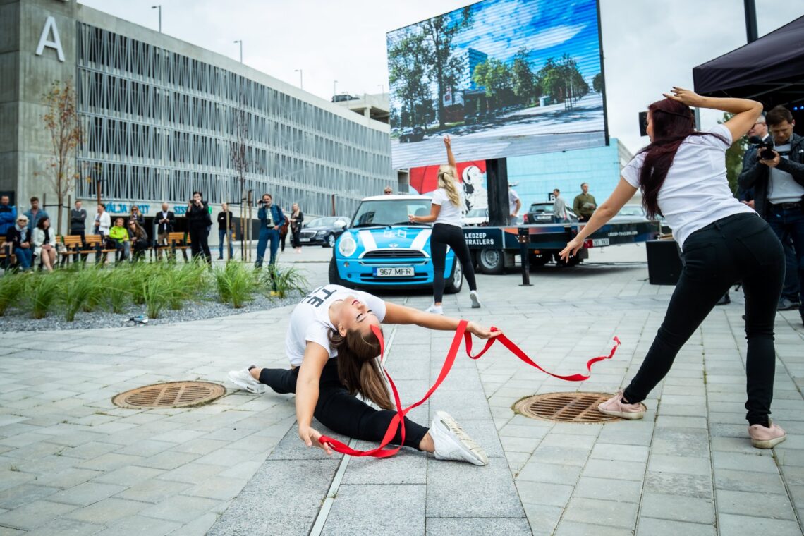 Ülemiste City, Viktor Palmi maja, LED treiler, LED ekraan, tantsijad, etendus, show