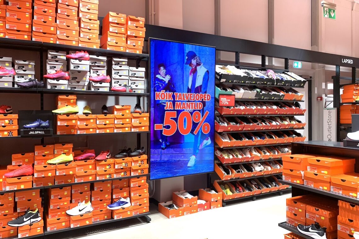 Nike Outlet Lasnamäe Centrumis, digitaalsed reklaamipinnad, Ledzep Group