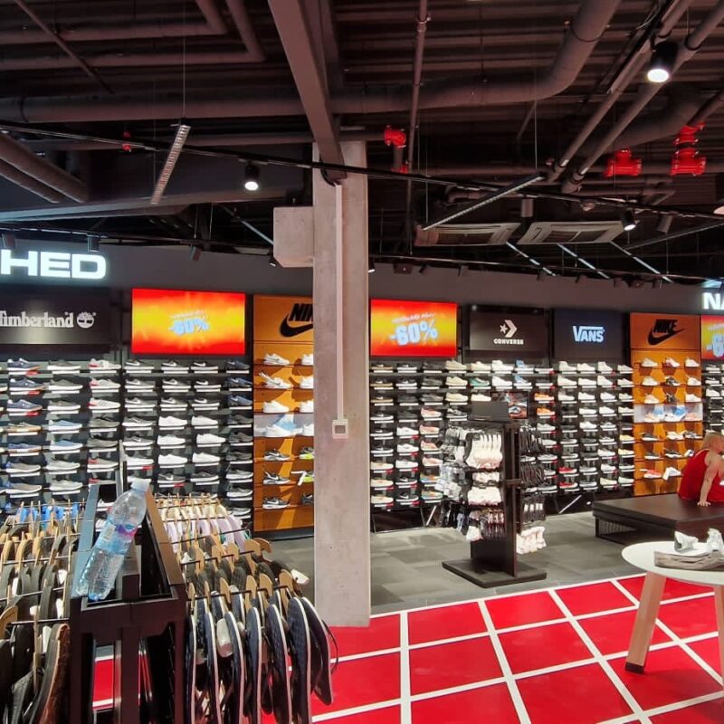 Ledzep Group, Viljandi Sportland, kaupluse digitaliseerimine, digimeedia, reklaampinnad, LCD ekraanid, LED ekraanid, digital signage